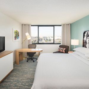 Zimmer mit Kingsize-Bett auf der Club-Ebene